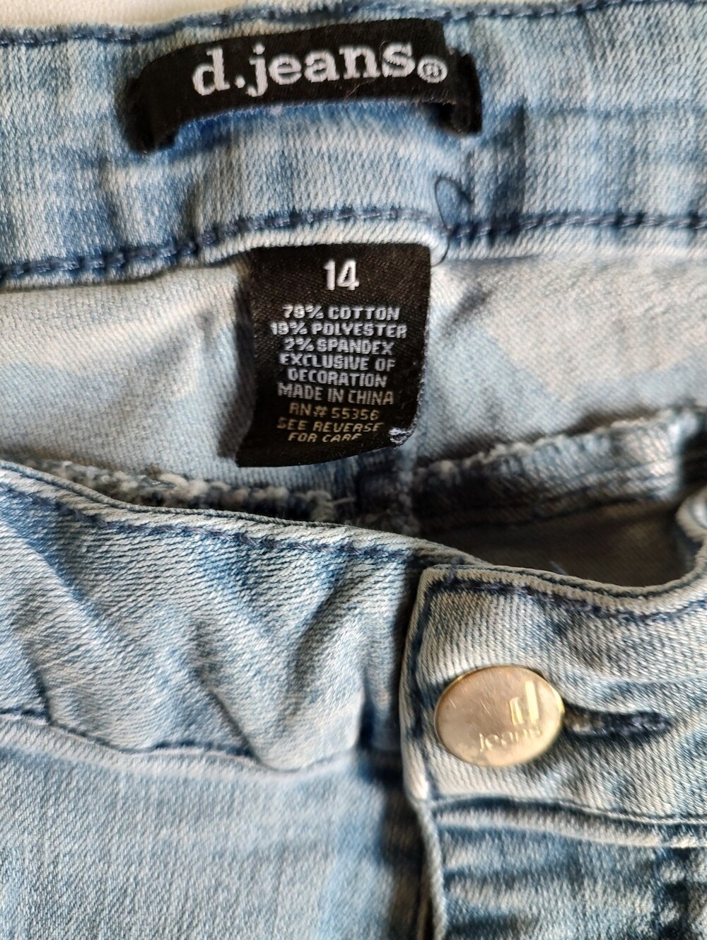 EUC D.Jeans Embroidered Jeans - Picture 5 of 11